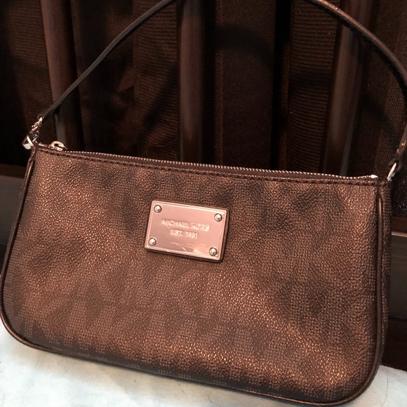 ***NOT FOR SALE***Michael Kors Signature Large Wristlet Clutch - Picture 2 of 8